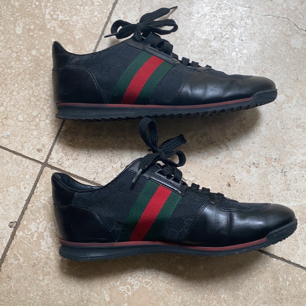 Gucci leather loafers. Size 39.5/9. perfect condition.